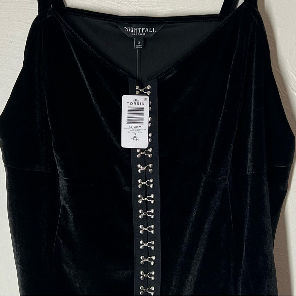 Torrid Black Velvet Eye Hook Cami Size (3) 22/24 NWT Top 3X - Picture 3 of 7